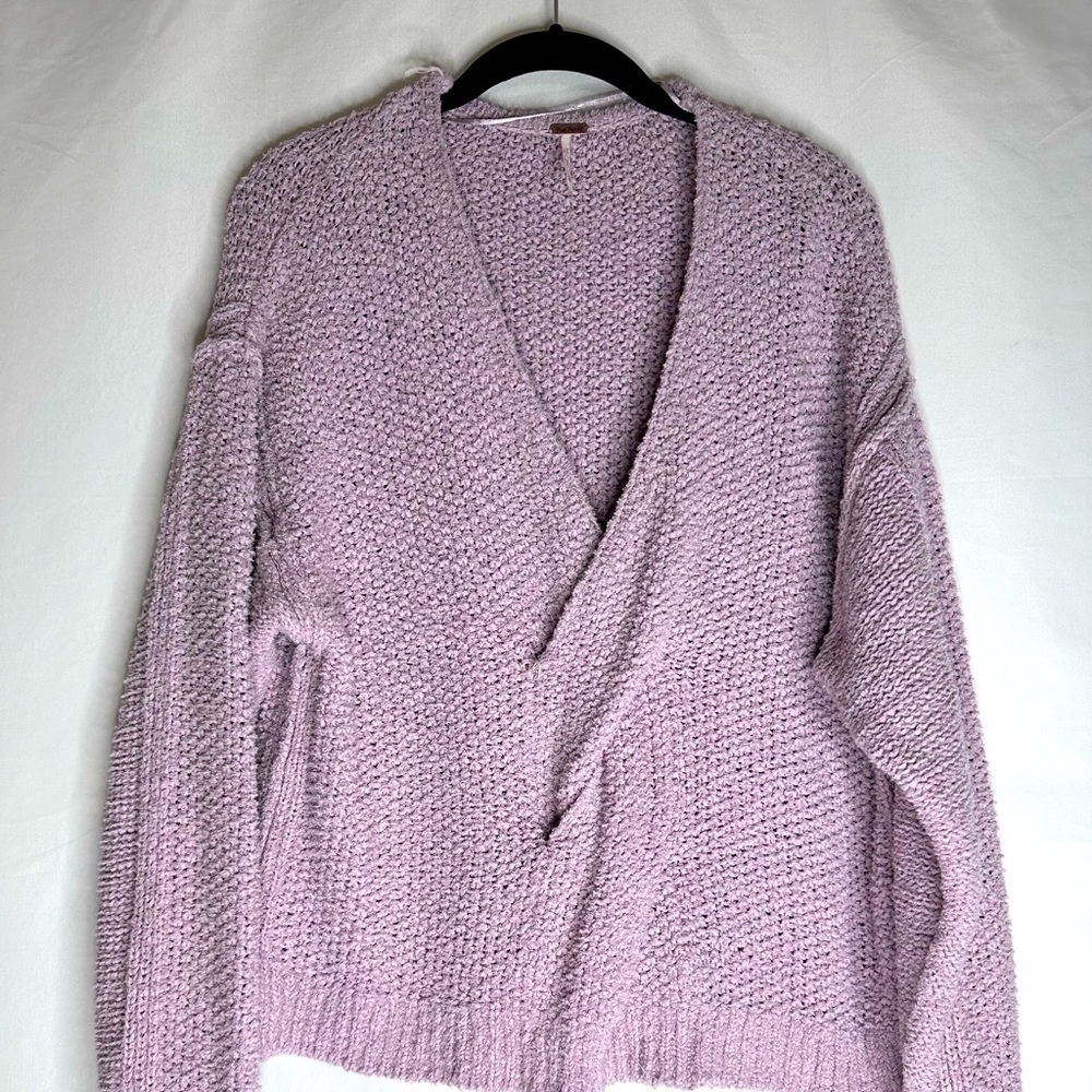 FREE PEOPLE COCO V-NECK TWIST DETAIL PULLOVER KNIT SWEATER.